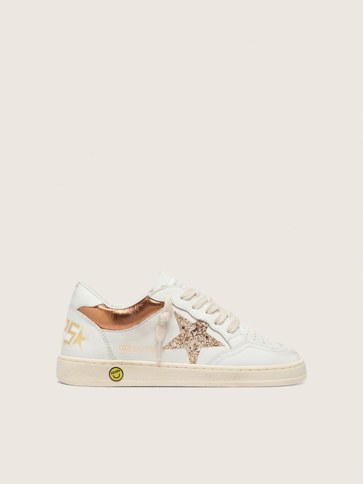 bb88c4c336caa1a0bfc716aa0136d8081d246403bf2f00d7a0096df82b4c26ce Young Ball Star in white leather with gold glitter star and orange laminated leather inserts - Image 1