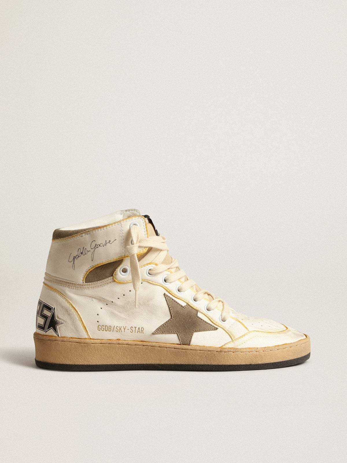 bc5d7ea1ceeb4c10df9f31753dd832301a64fc1ade5deb4a82be682c5680e693 Women's Sky-Star in white nappa leather with dove-gray suede star - Image 1