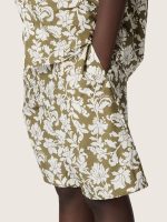 Journey boys' cotton canvas shorts with green and white floral print - Image 4