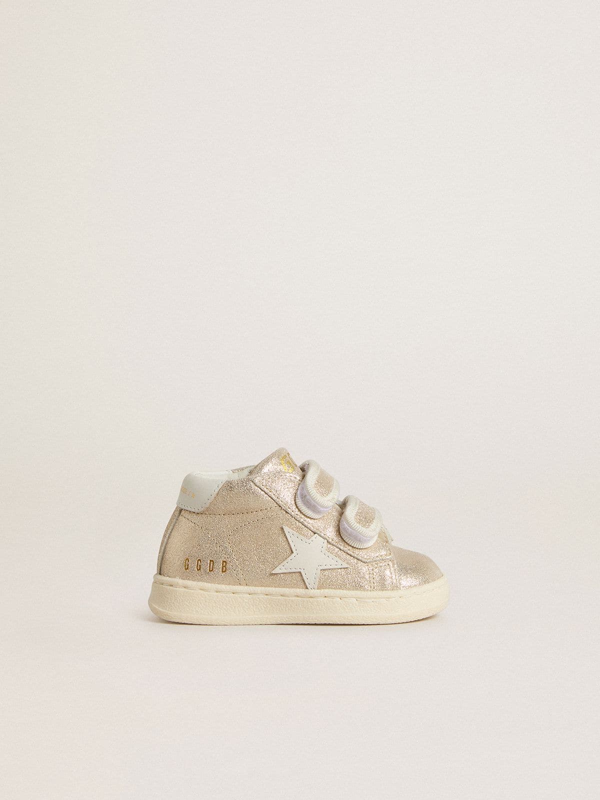 c1ef8ee6257c15fdc24903c12f3e2a4ddab6290e536aa7d550997fbce89662cc Junior June in sand-colored metallic suede with white leather star and heel tab - Image 1