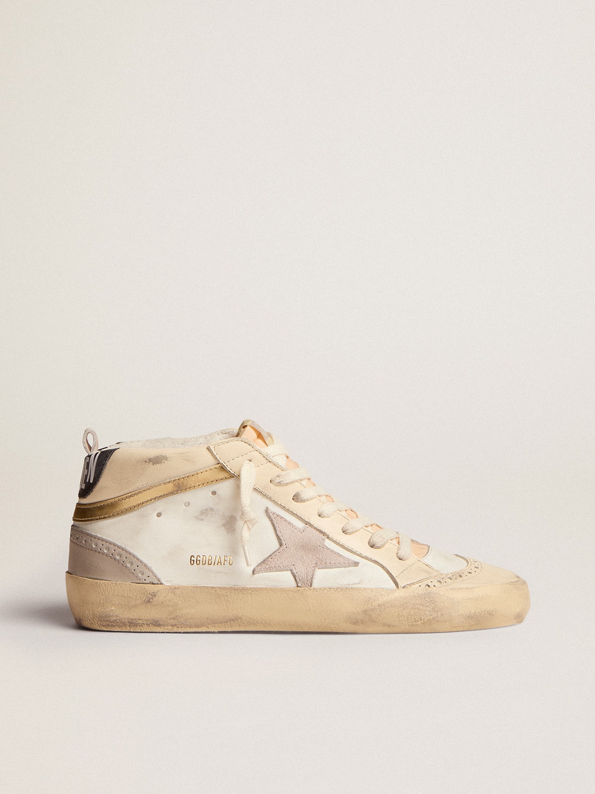 c1fdd38a1710a5d96aa38faa24c3b1bed2b885e3e48d1890a068e80d6aa3a663 Women's Mid Star with star in light gray suede and gold flash - Image 1