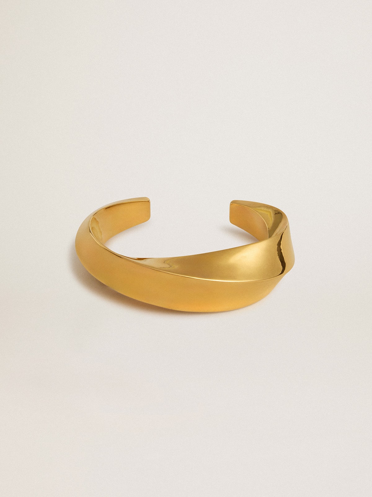 c628d6f84fc060a01a3e039bd5702e164936878325314db4faeb30e236e4332d Gold bangle - Image 1