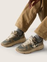 Running Sole in gray suede with white star and white heel tab - Image 3