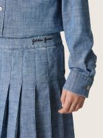 Journey girls' pleated miniskirt in light blue cotton chambray with embroidered logo - Image 4