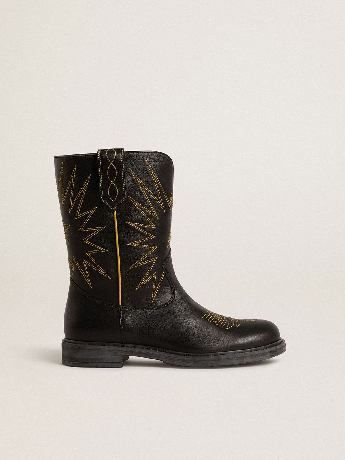 d19a3ca9135820a55b5028284ea003d676bbce87a1e93d3eac6652ec28f3e487 Wish Young boots in black leather with yellow star embroidery - Image 1