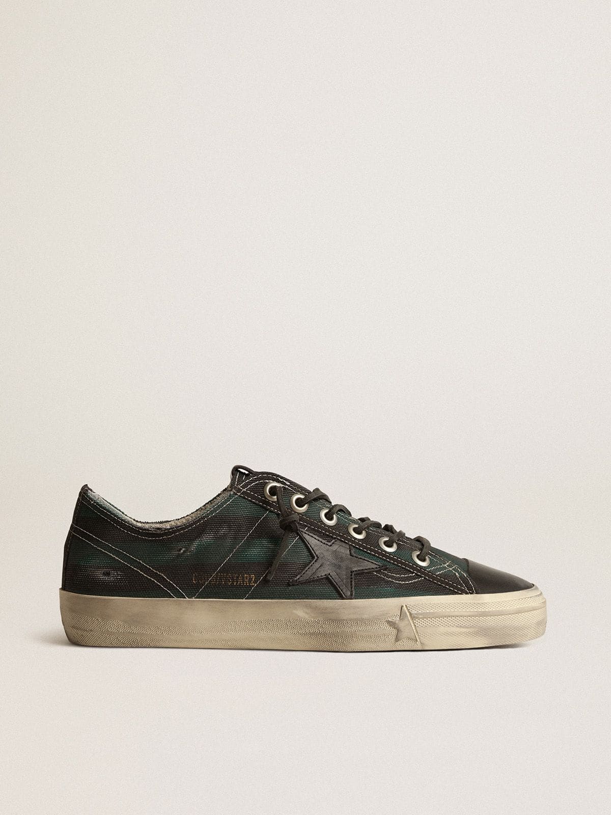 d53032c8d22fd91532d655fdcaa8e2ed4eccafbbebeb2618629221e45dde2ebc Men's V-Star in black and green striped canvas with black leather star and toe - Image 1