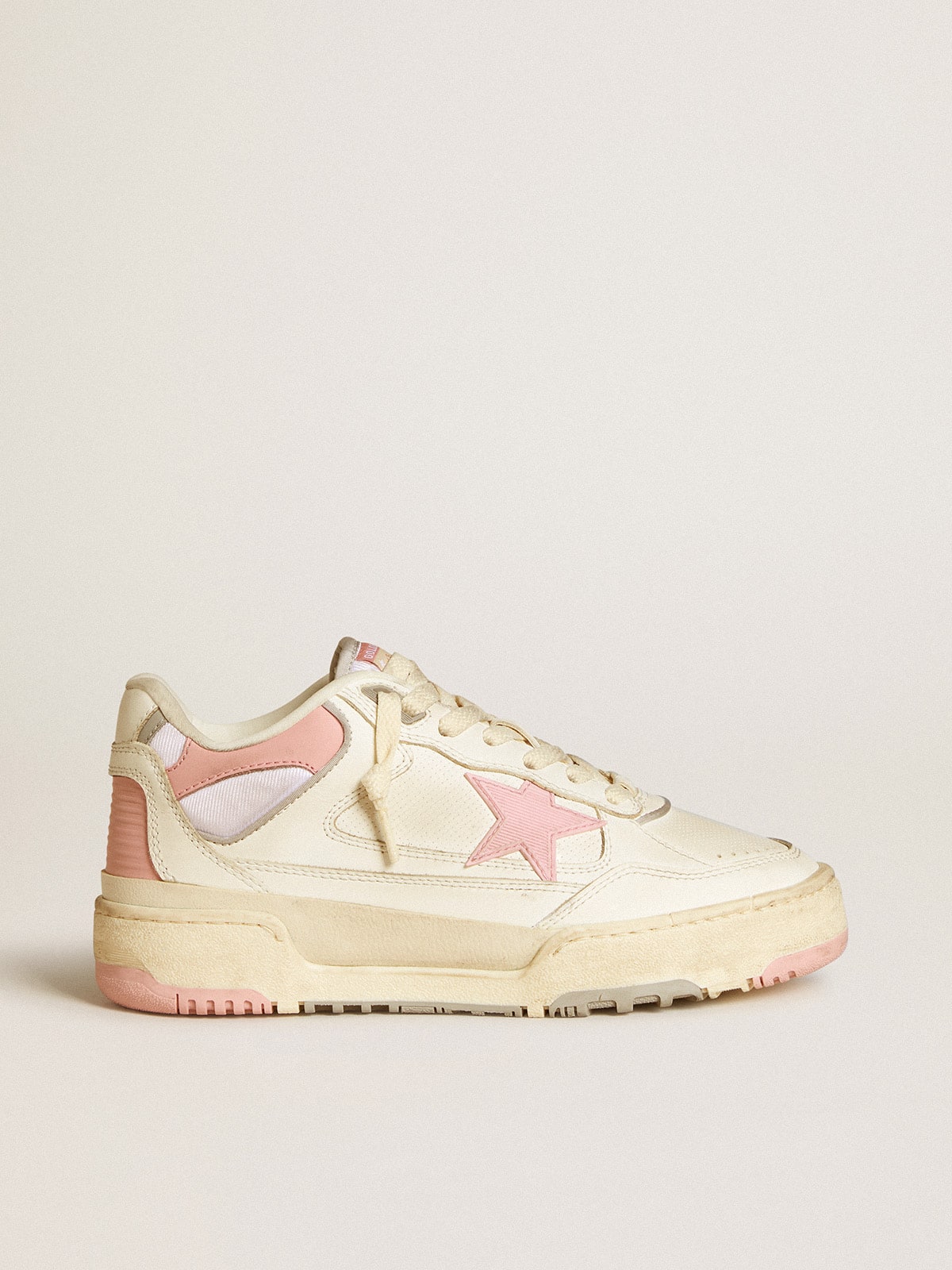 dc18371340307984e5c522e017a99b3b9c76f7a76544dbe28545a7ab29803e63 Men's Forty2 with pink star and white leather heel tab - Image 1