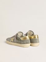 Men's Super-Star in gray suede with gold metallic leather star and heel tab - Image 4