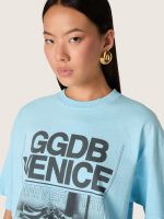 Women's cropped T-shirt in light blue cotton jersey with graphic print - Image 4