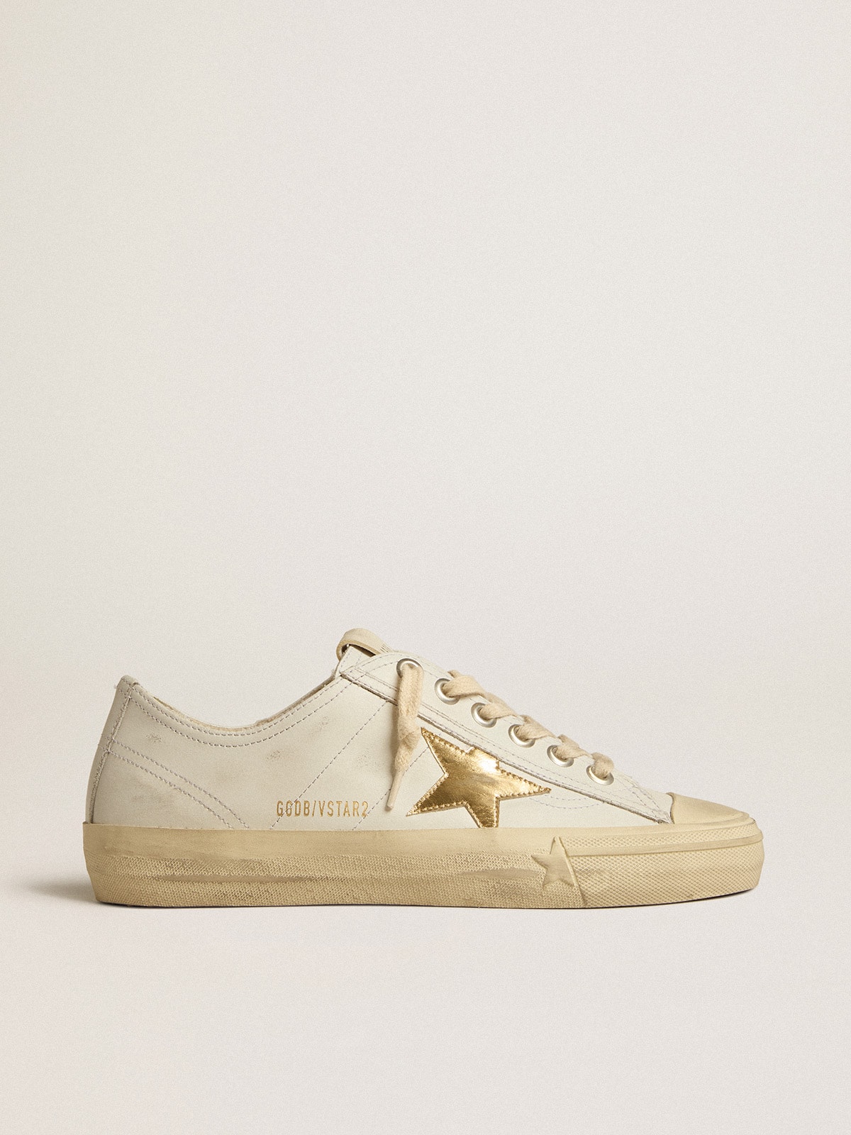 f2f806cff53348c8fb4f5ef90ac02a5bdf251964b8bf3134f165cef478bfd1fc V-Star in white leather with gold metallic leather star - Image 1