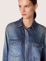 Women's oversized shirt with a lived-in denim effect - Image 4